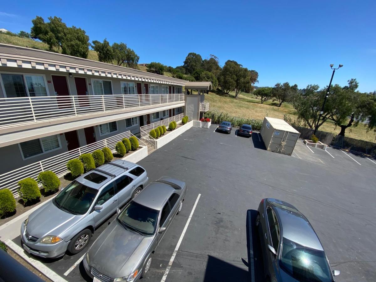 Budget Inn Of Hayward Bagian luar foto